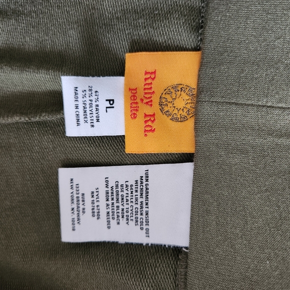 Ruby Rd. knit capris EUC - Picture 6 of 6